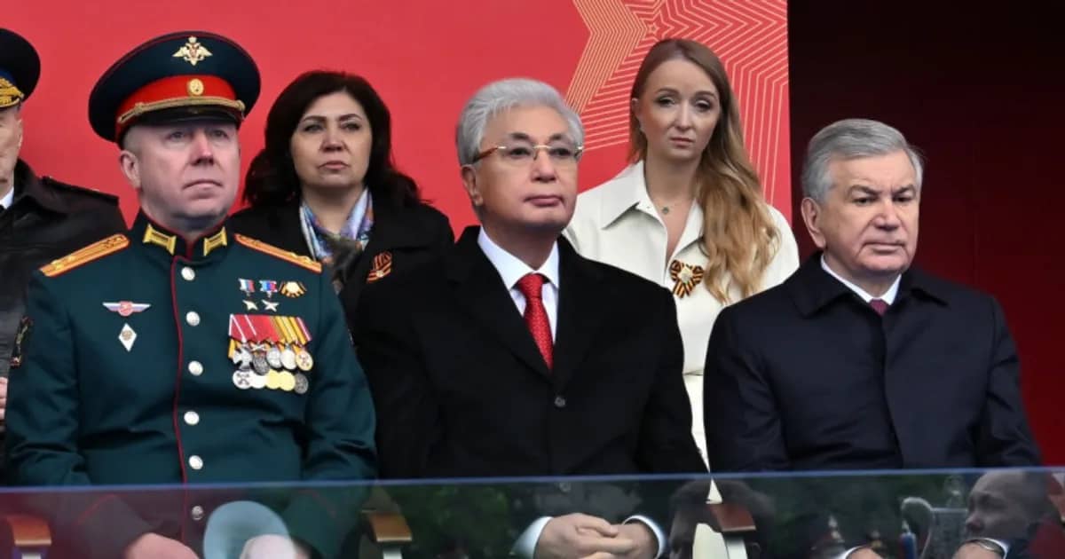 Токаев посетил военный парад в Москве