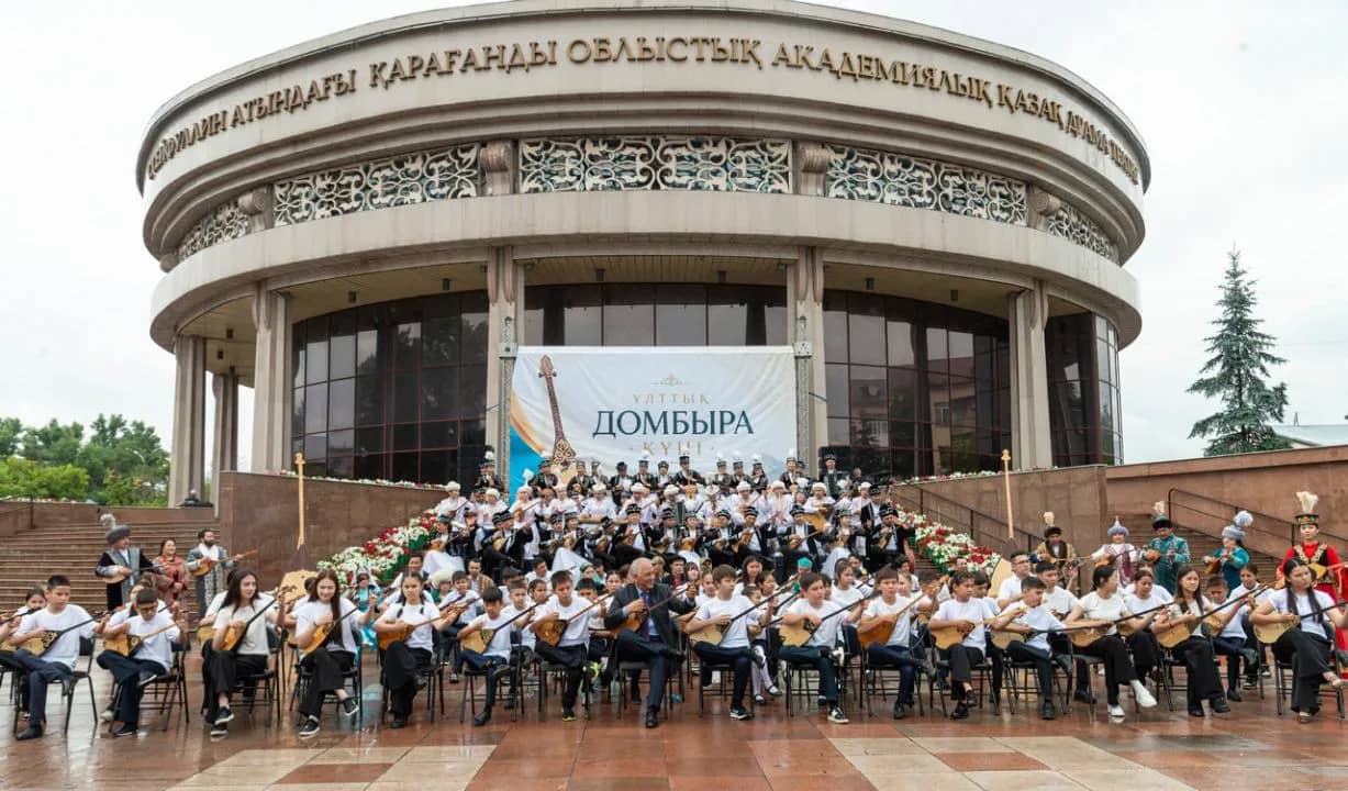 Сотни домбристов объединил кюй «Адай» в Караганде