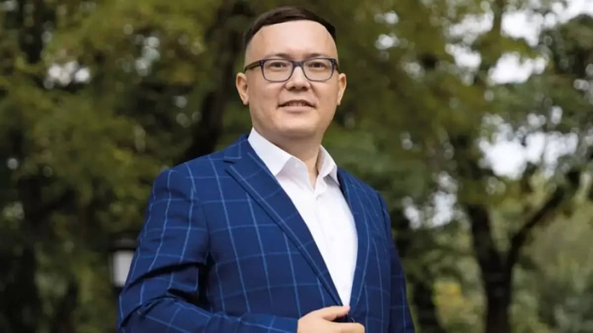 «За год не прочитали ни одной книги»: Бухарбай раскритиковал современную молодежь