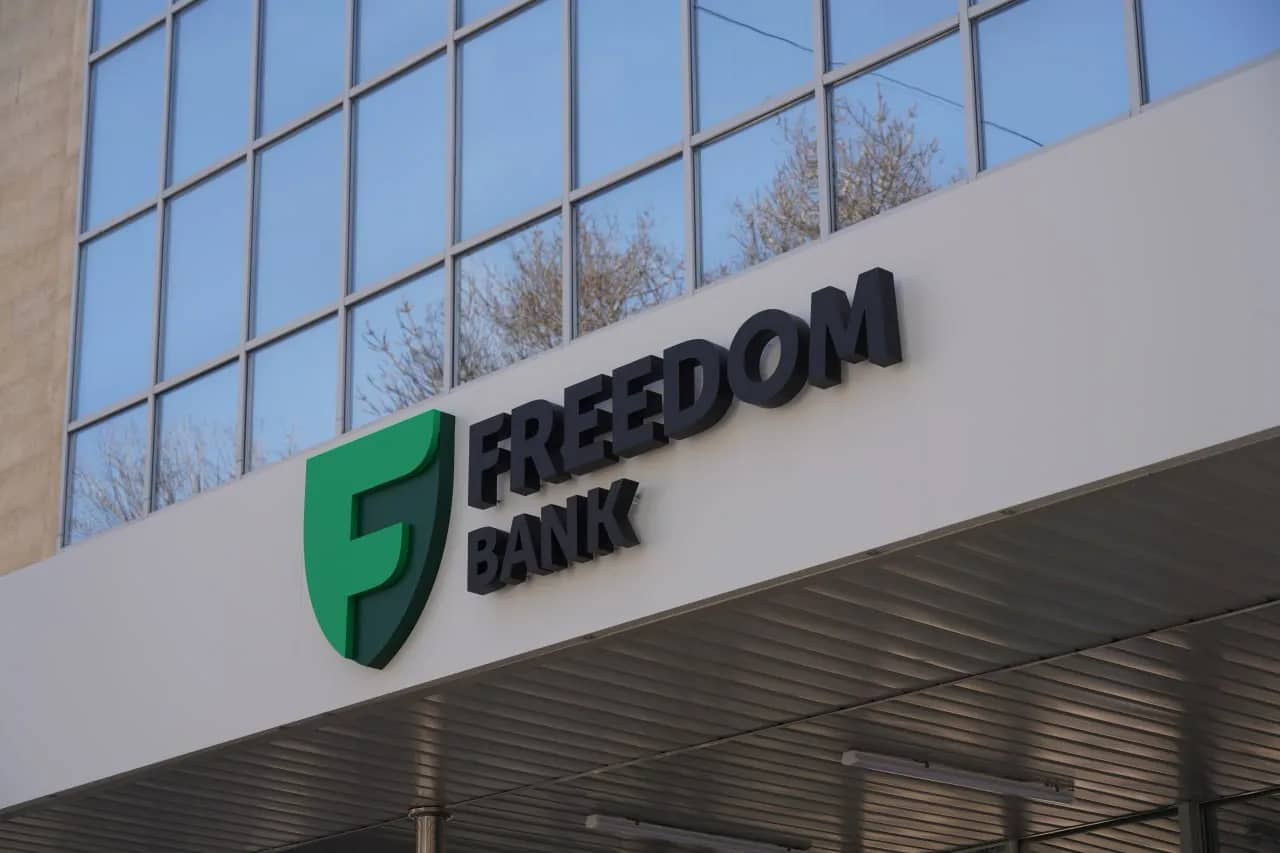 Журналист Өміржан Әбдіхалықұлы Freedom Bank-тен ресми жауап пен кешірім күтетінін айтты