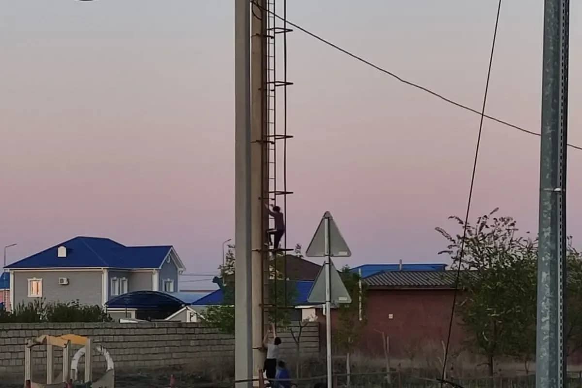 Атырауда балалар алаңындағы қауіпті нысан тұрғындарды алаңдатып отыр