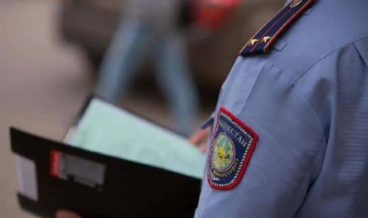     После конфликта с полицией водитель чиновника получил наказание, а замакима уволился в Актюбинской области
