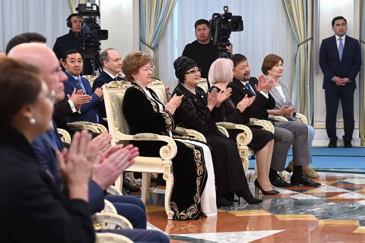 Тоқаев Мақпал Жүнісованы жоғары дәрежелі орденмен марапаттады