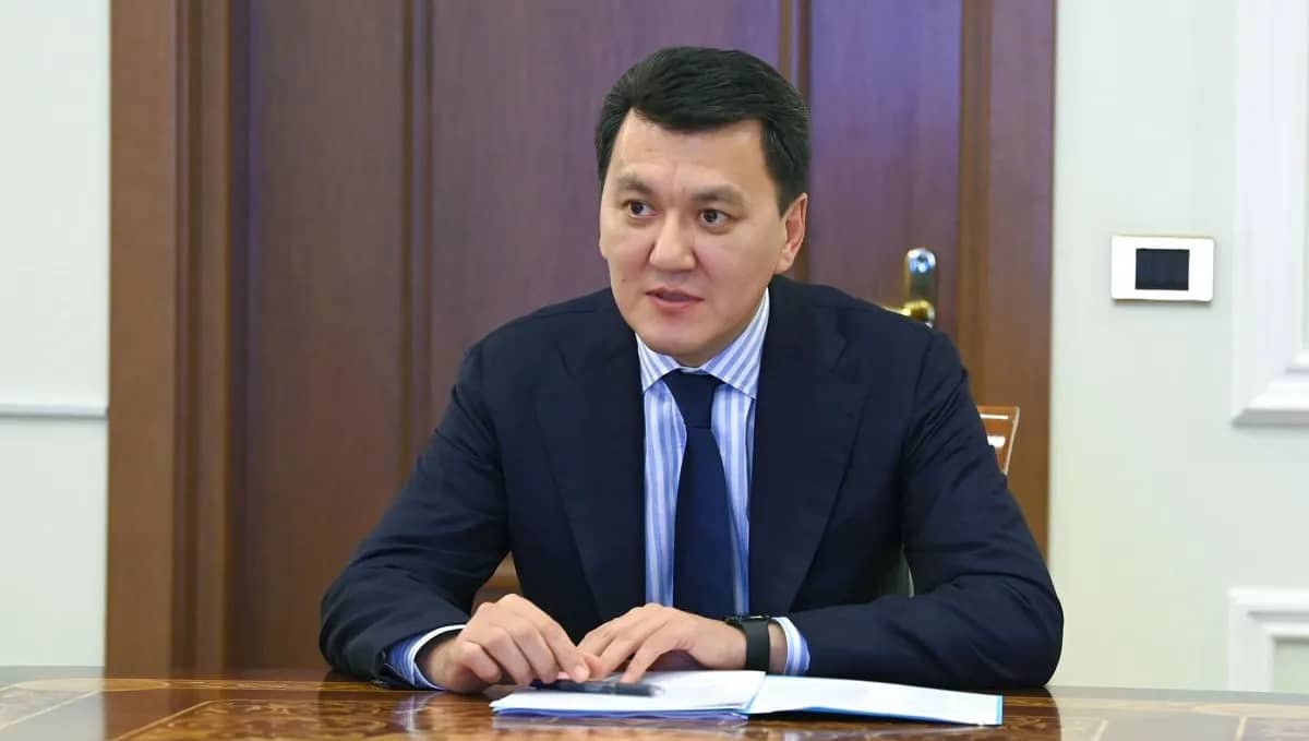     Ерлан Қарин Президенттің Мемлекеттік рәміздер күніне арналған сөзіндегі басты тоғыз тұжырымды атады
