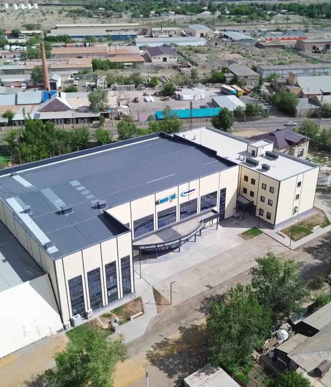 Қазақмыс Ұлытауға инвестиция салуда: Руслан Өскенәлі әлеуметтік нысандар құрылысының барысын тексерді