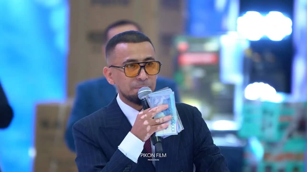 «Өртің көп болсын»: асабаның арсыз, тойдағы қонақтарды кемсіткен сөздері сынға ұшырады