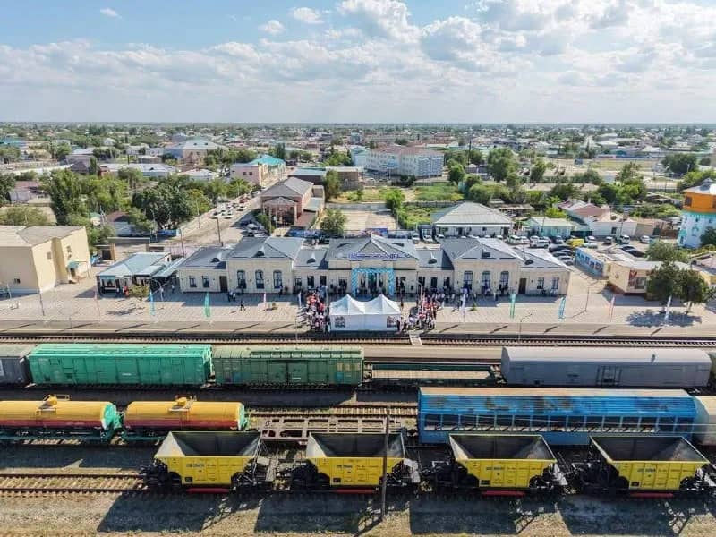 В Жанакоргане и Шиели открылись обновленные железнодорожные вокзалы