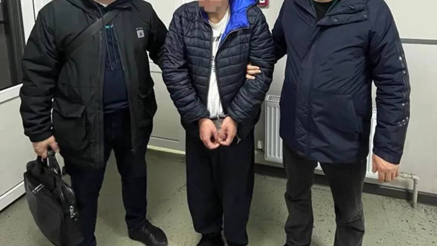 ҰҚК шетелдік алаяқтарға көмектескен қазақстандықты ұстады