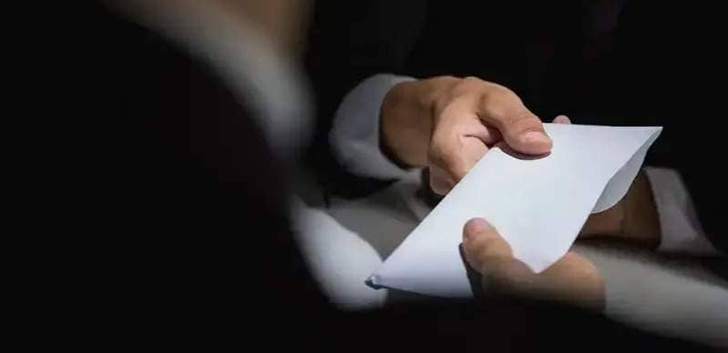 Мемлекеттік қызметші жемқорлық жасаса кім отставкаға кету керек – агенттік жауабы