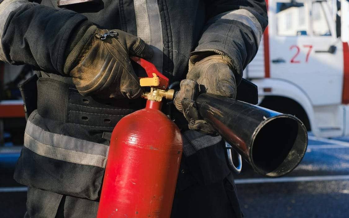 Өскеменде жас жігіт Антикор маңындағы ғимаратты өртемек болды