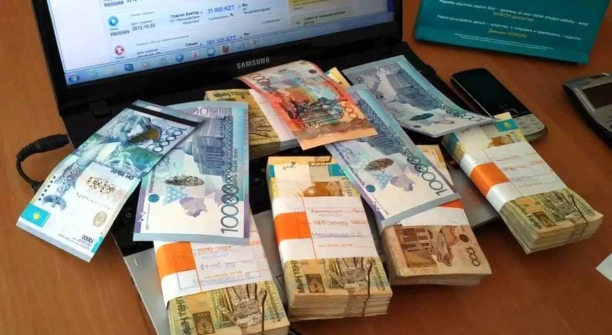 Астанада Мемлекеттік кірістер департаменті қызметкерінен 129,4 млн теңге тәркіленді