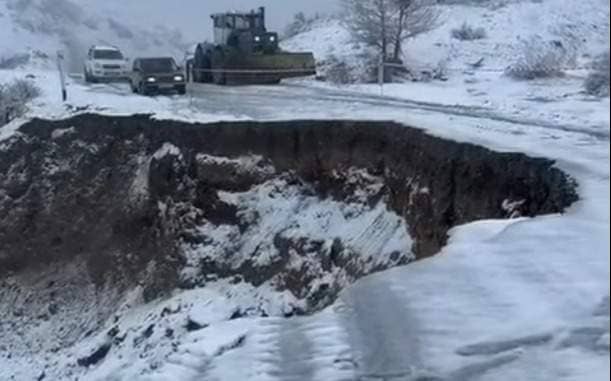 Шығыс Қазақстанда лай көшкін жүріп, жол жабылды