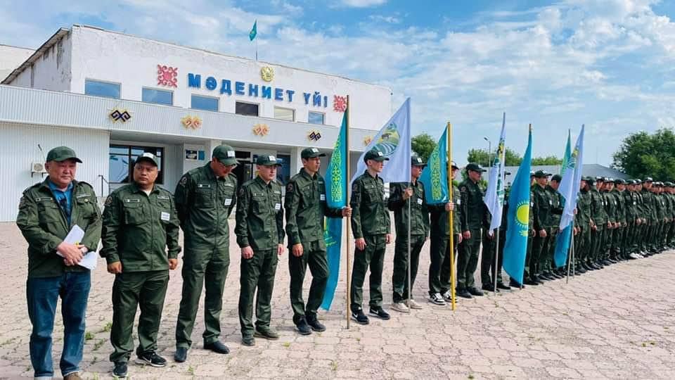 «114 үй салынып жатыр»: БҚО-да студенттік құрылыс жастақтары тасқын зардаптарын жоюға көмектесуде