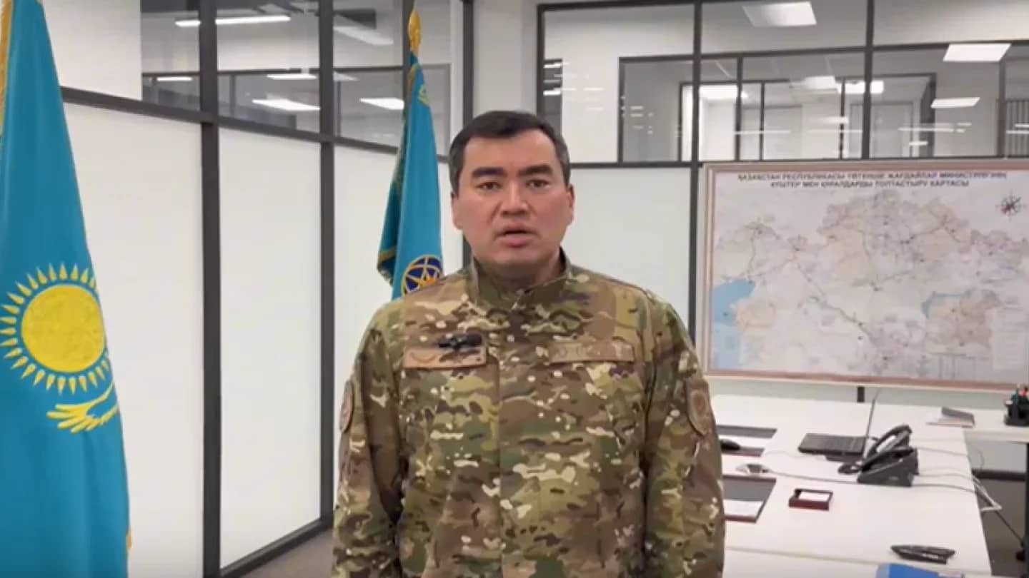 «2 млн теңге»: қызметкерлері жалақыға жарымаған министрдің қол сағатының құны қанша?