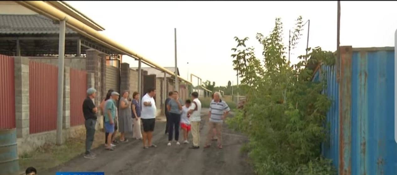 «Шаңға көміп жатыр»: Алматыда тұрғындар әкімдіктің әрекетсіздігіне шағымданды