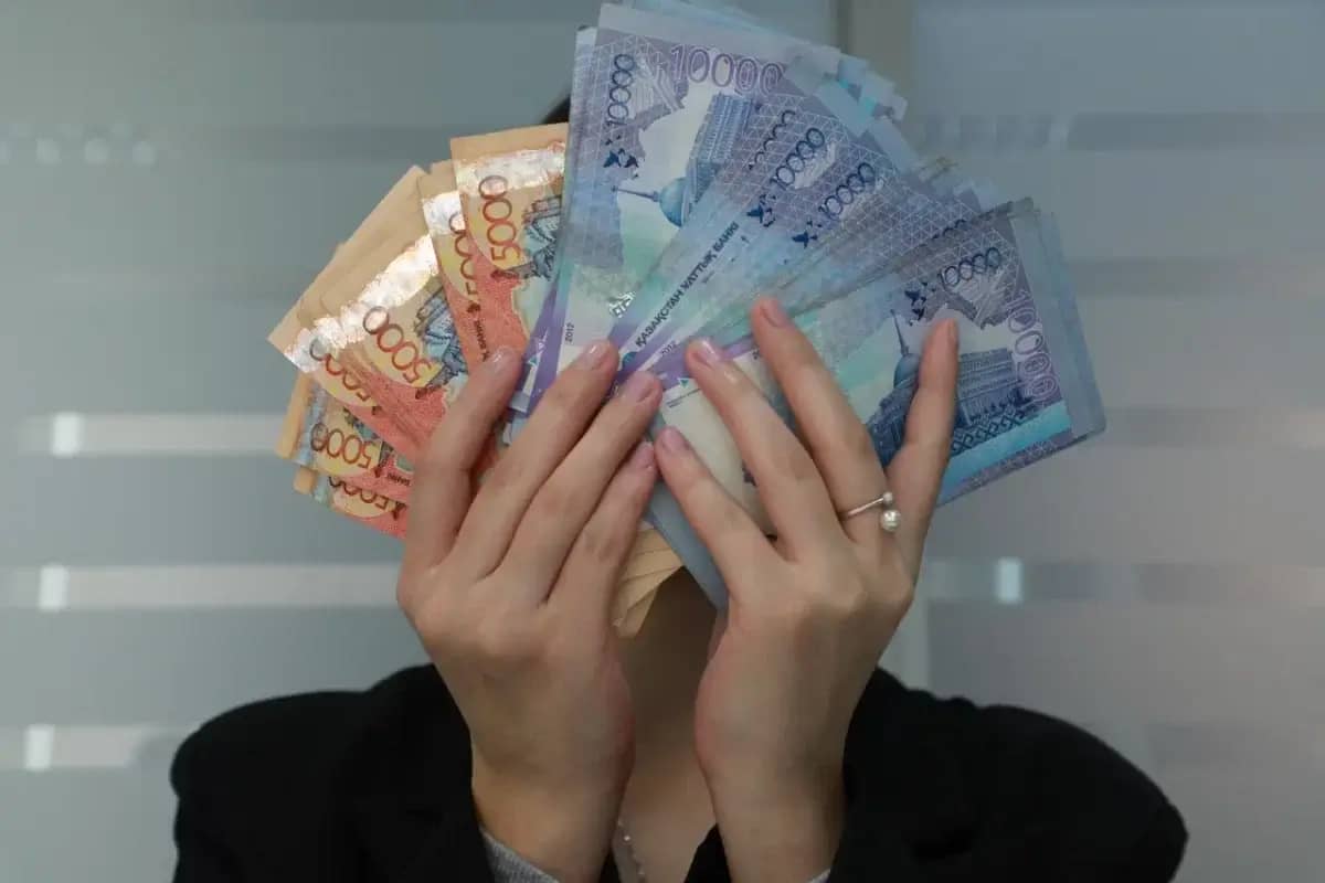 Қостанай облысында білім бөлімінің қызметкері ақша жымқырған