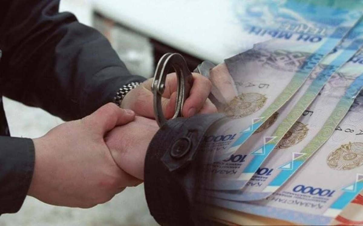 Ресейден жерлестерін 223 млн теңгеге алдаған күдікті экстрадицияланды
