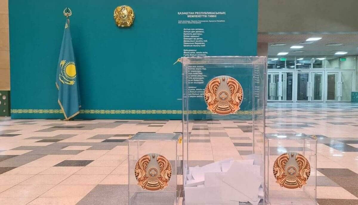 Халықтың белсенділігі: БҚО-да сайлаушылар учаскелер ашылғанға дейін кезекке тұрды