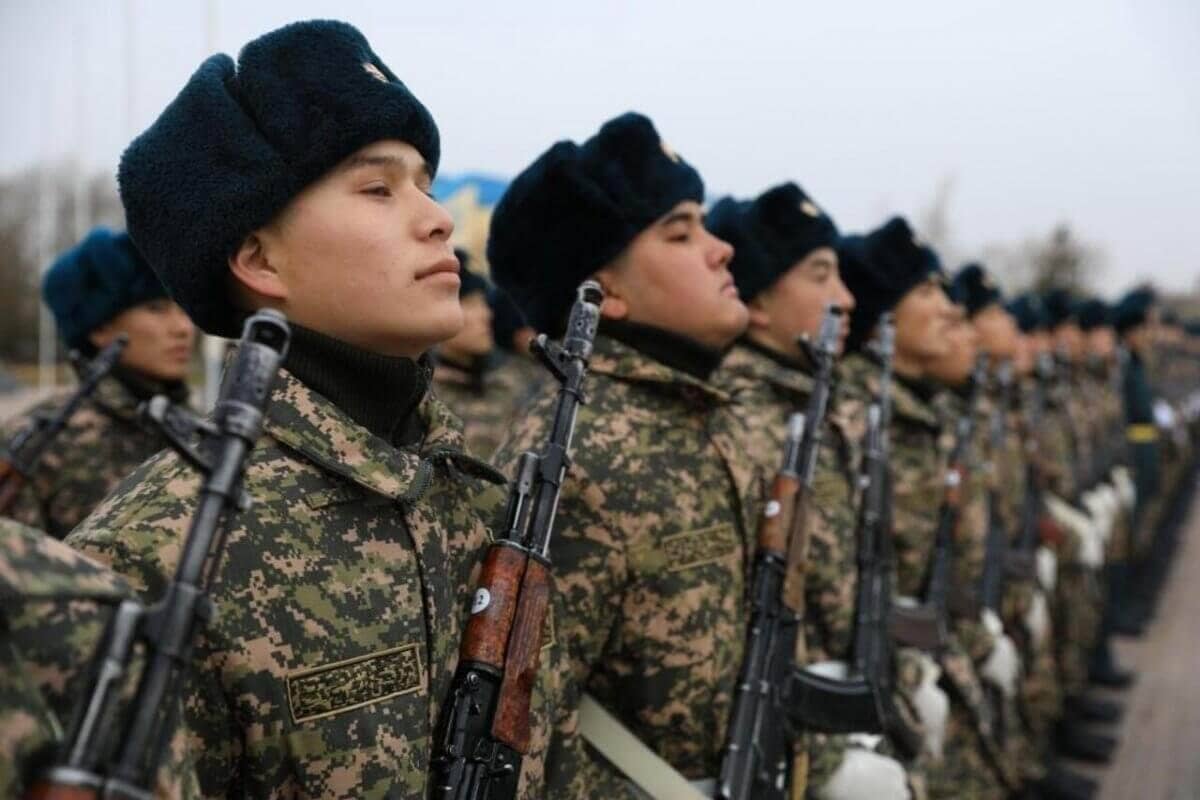 Қорғаныс министрлігі көшеден ұстап әскерге әкетуге қатысты пікір білдірді