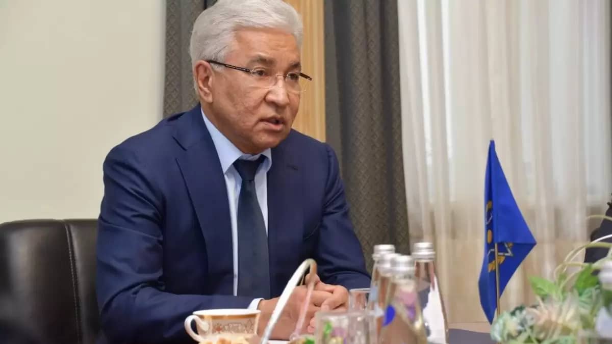 «Бүкіл қазақ атынан сөйлегендей» - желі белсендісі Тасмағамбетовтың Ресей туралы пікіріне қарсы шықты