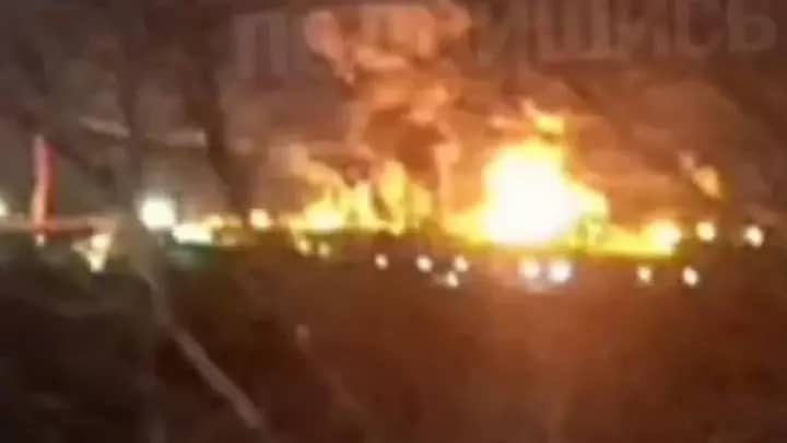 Украин дрондарының соққысынан кейін Ресейдегі ірі мұнай өңдеу зауыты өртке оранды