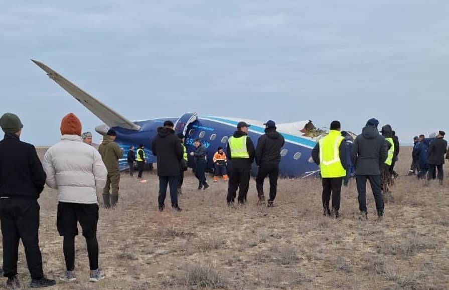 Ақтау маңында жолаушылар ұшағы құлады: Ондаған адам қаза тапты