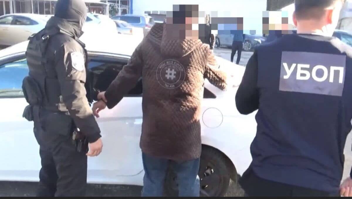 1 млн теңге бопсалаған: Түркістан облысында блогер қамауға алынды