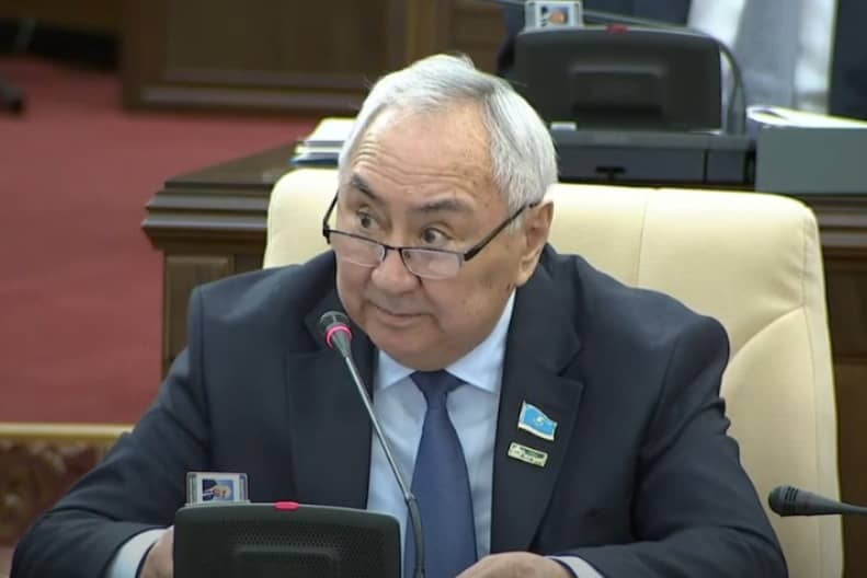 Жигули Дайрабаев Төрағаны көп мақтаймын деп сөз естіді