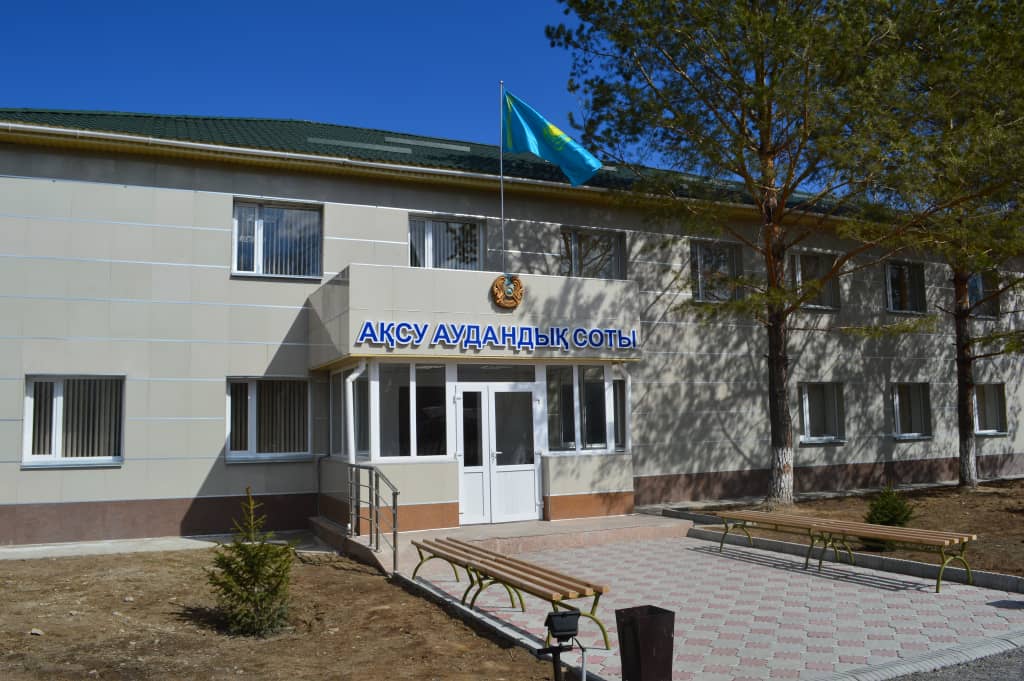 Заңның сақшысы жемқорлық күдігіне ілікті: аудандық сот төрағасы ұсталды