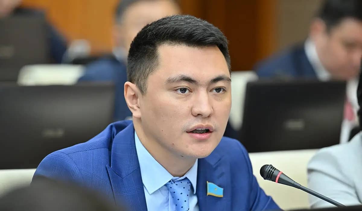  «Декретке миллионмен»: Дәулет Мұқаев өз сабағында 7 рет «өтірік ИП ашпаңдар» дегенін айтты