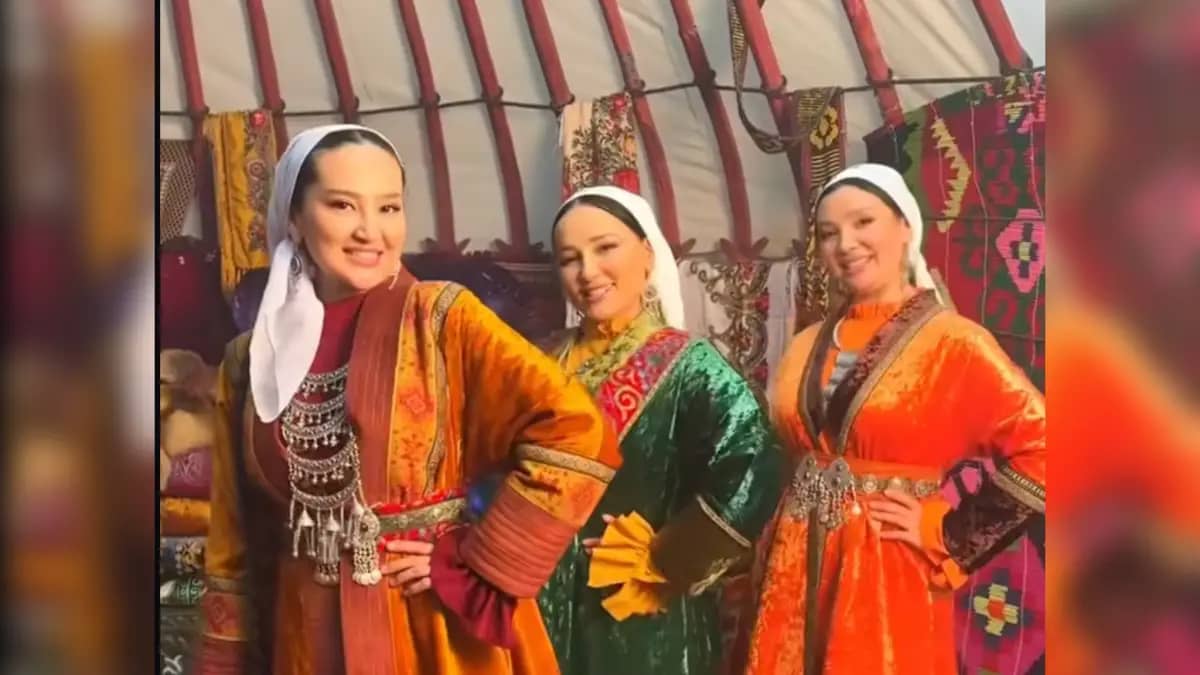 «Қаралымы көп болса 100 доллар беремін»: Жазира Байырбекова жаңа әнін жарнамалап жатыр (ВИДЕО)