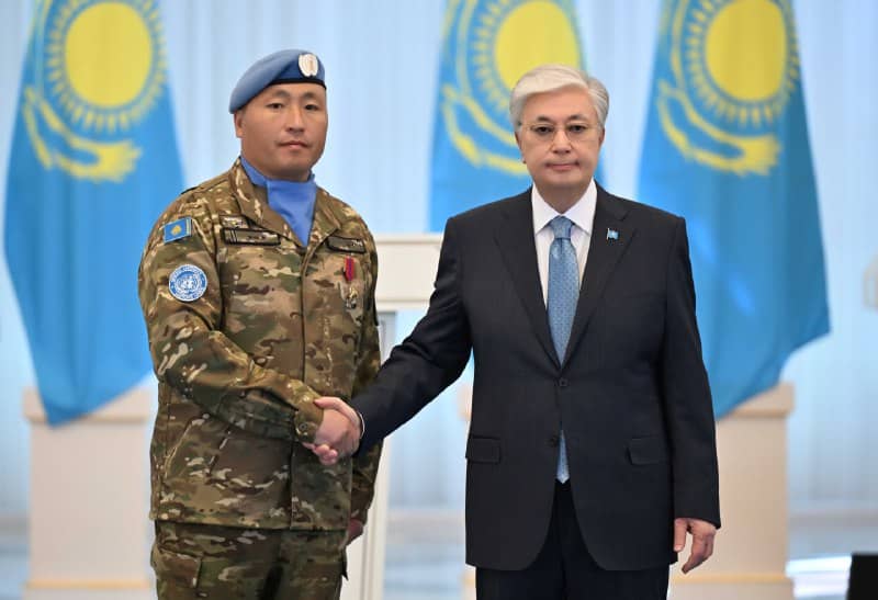 Тоқаев Голан жоталарындағы бітімгерлік миссияны атқарып келген әскерилерді наградтады
