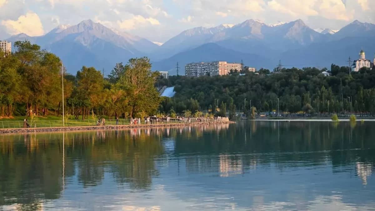 Алматыда Сайран көлінде шомылуға тыйым салынған жерде 48 жастағы тұрғын суға батып кетті