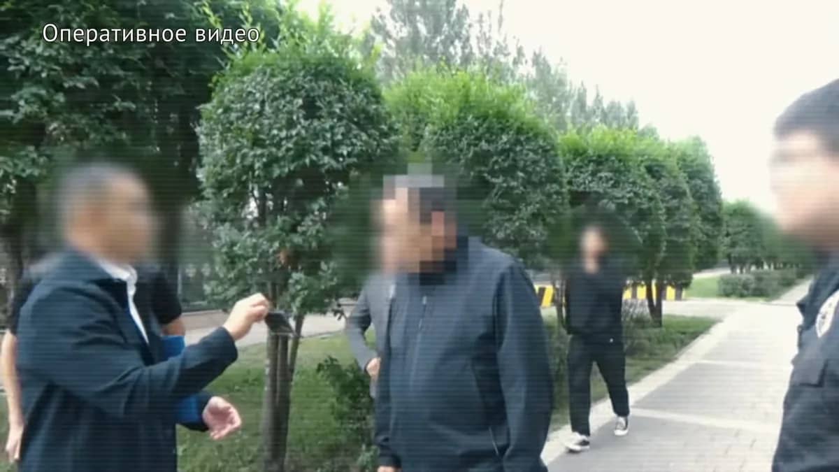 Ваза ішіне жасырылған миллиондар: Көлік вице-министрі Сәтжан Аблалиевтің ұсталғаны расталды (ВИДЕО)