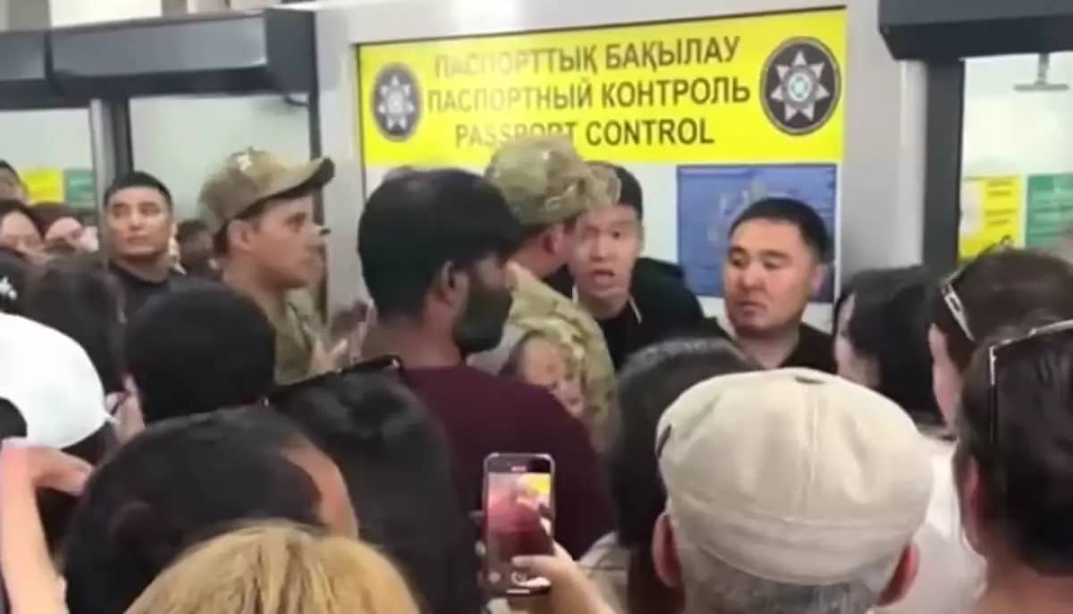 Драка на границе Казахстана и Кыргызстана: сбой на КПП "Кордай" попал на видео