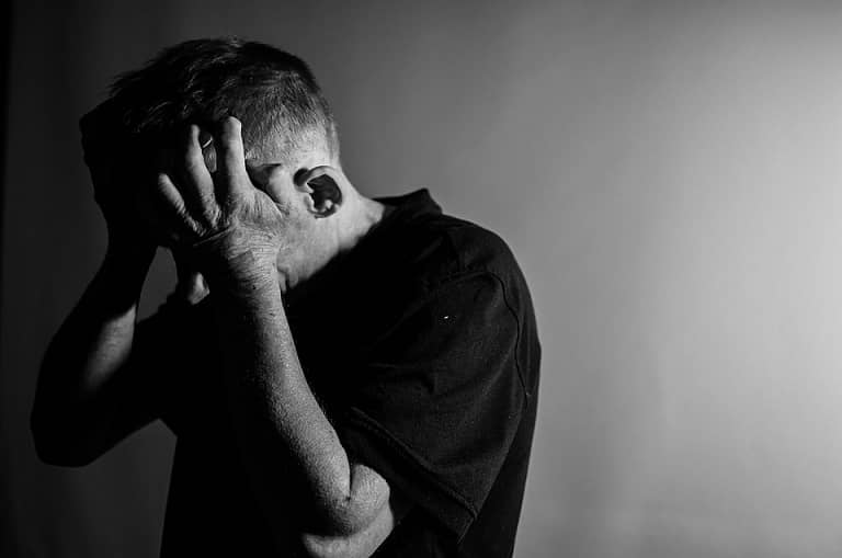 Күдіктілер бостандықта жүр: Астанада бір топ адам мүгедектігі бар жігітті зорлап кетті (ВИДЕО)