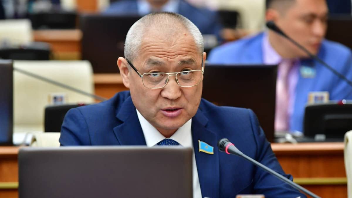 Жастарды улайтын идеология: Мәжіліс депутаты дабыл қақты