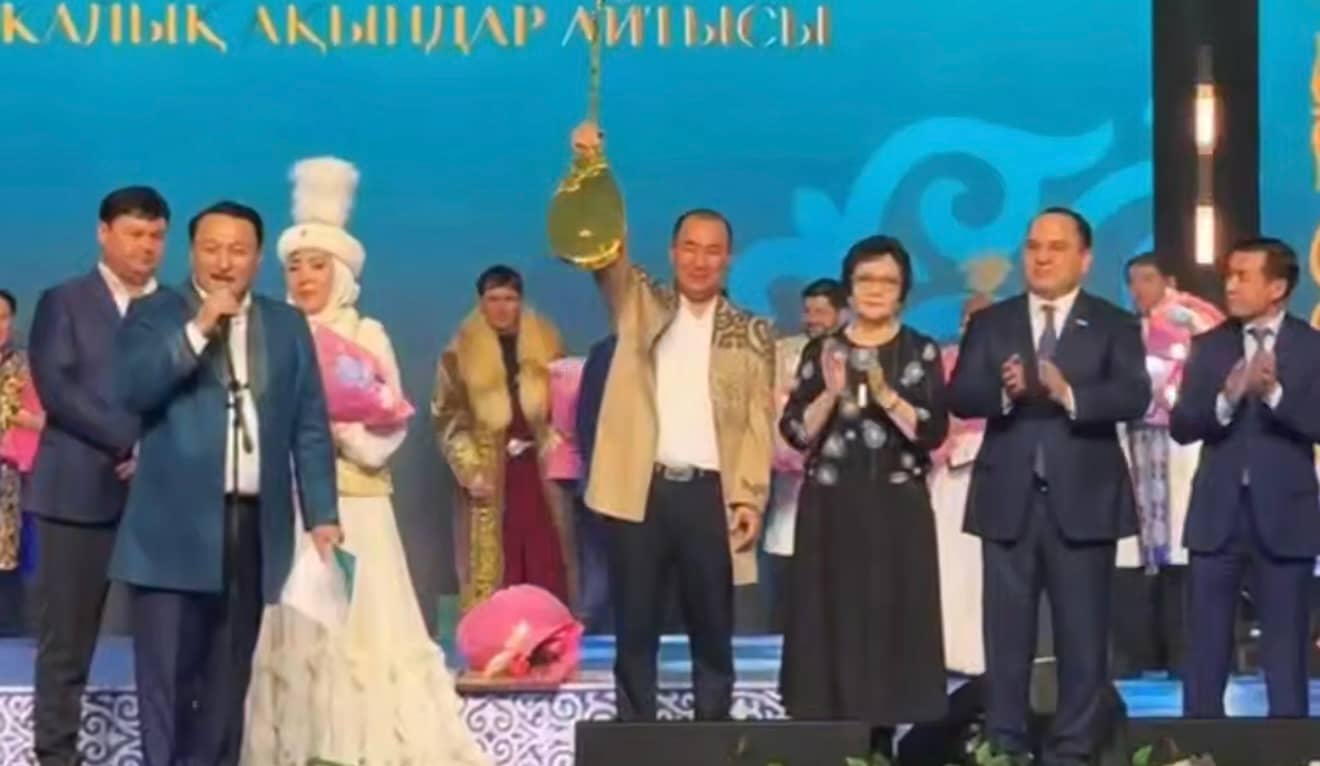 «Алтын домбыра» иегері Айбек Қалиевке Астанадан үй берілді