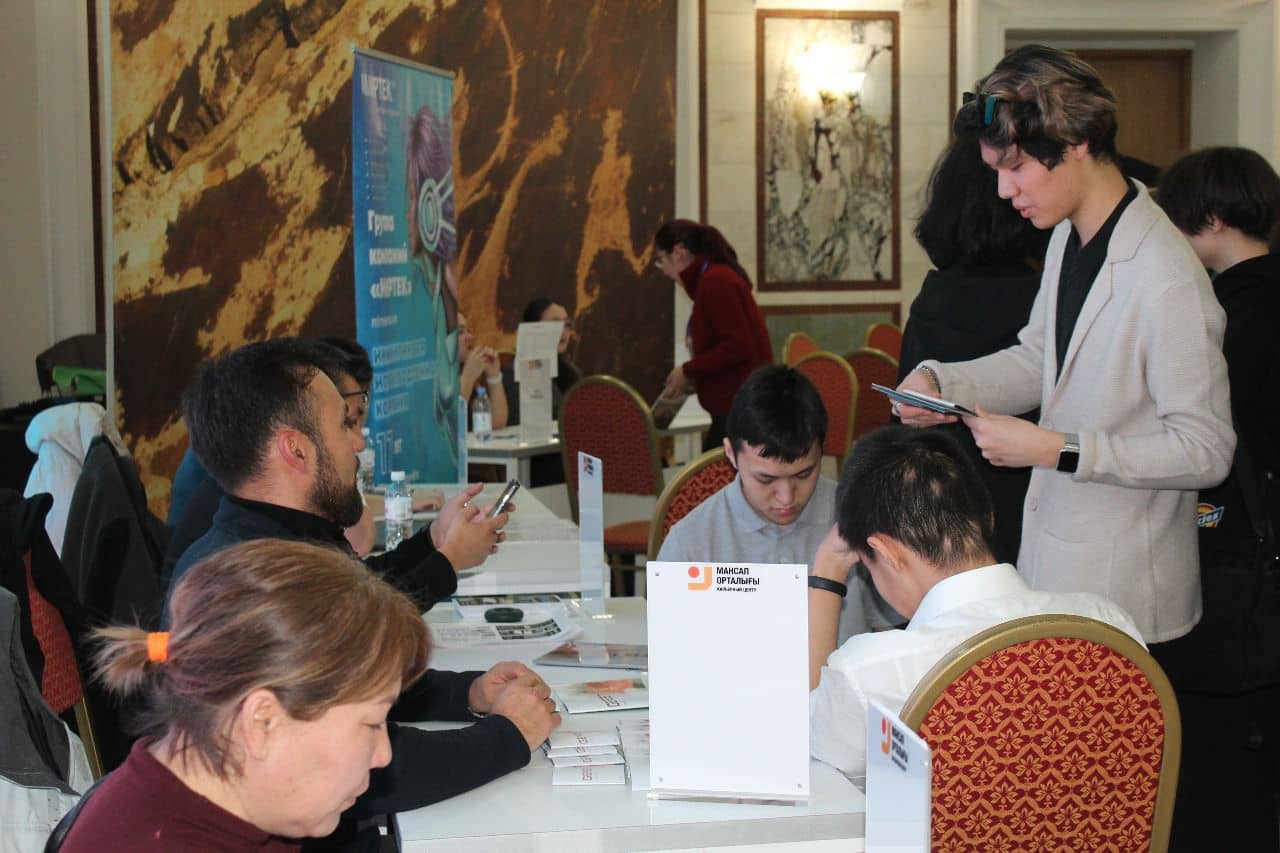 В Алматы состоялась общегородская ярмарка вакансий в рамках Года рабочих профессий