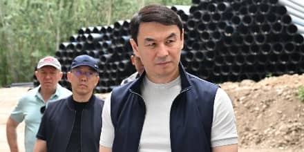 Дархан Сатыбалдының сабыры сарқылды: Алматы әкімдігі жауапсыз мердігерлерді шетінен сотқа сүйреп жатыр