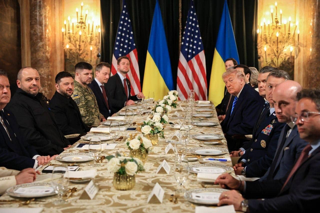 Трамп пен Зеленский Флоридада не туралы келісті: бітім жоспарындағы 95% және Донбасс түйіні