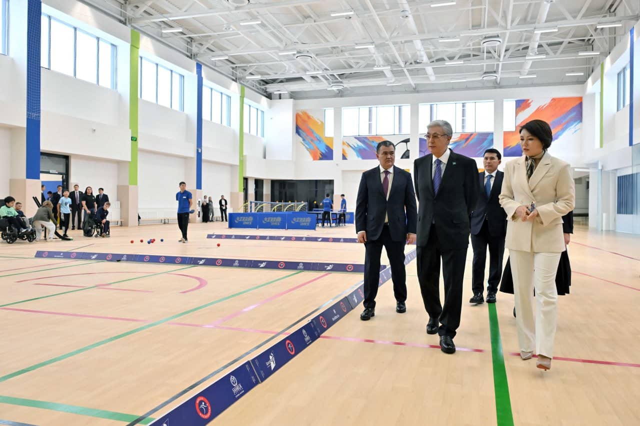 Тоқаев Астанадағы инклюзивті спорт орталығын аралап, мүмкіндігі шектеулі жандарға жағдаймен танысты