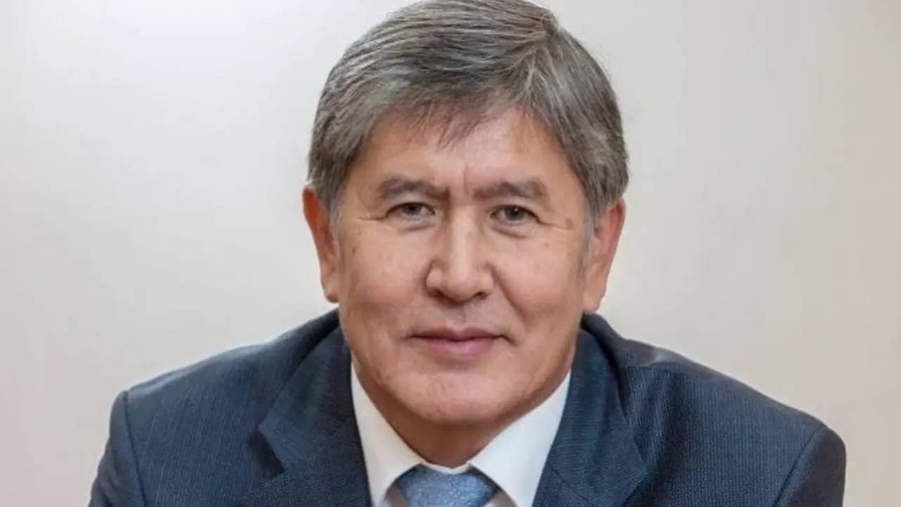 Экс-президент Алмазбек Атамбаев лишён всех государственных наград Кыргызстана