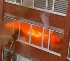 Балкон снесло ударной волной: пожар в пятиэтажке Уральска