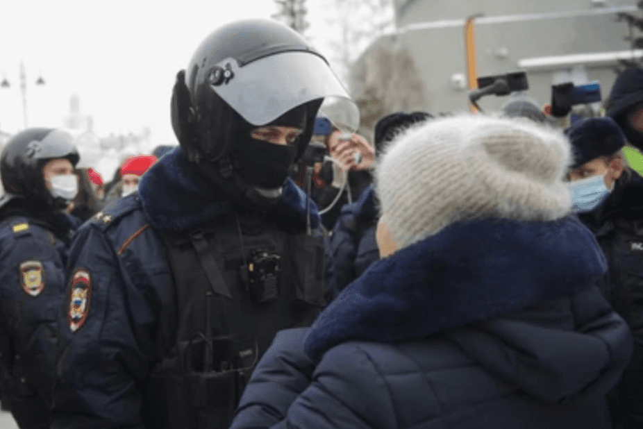 Абақтыға түскен апа: ресейге барған 74 жастағы қазақстандық әйел қамауға алынды