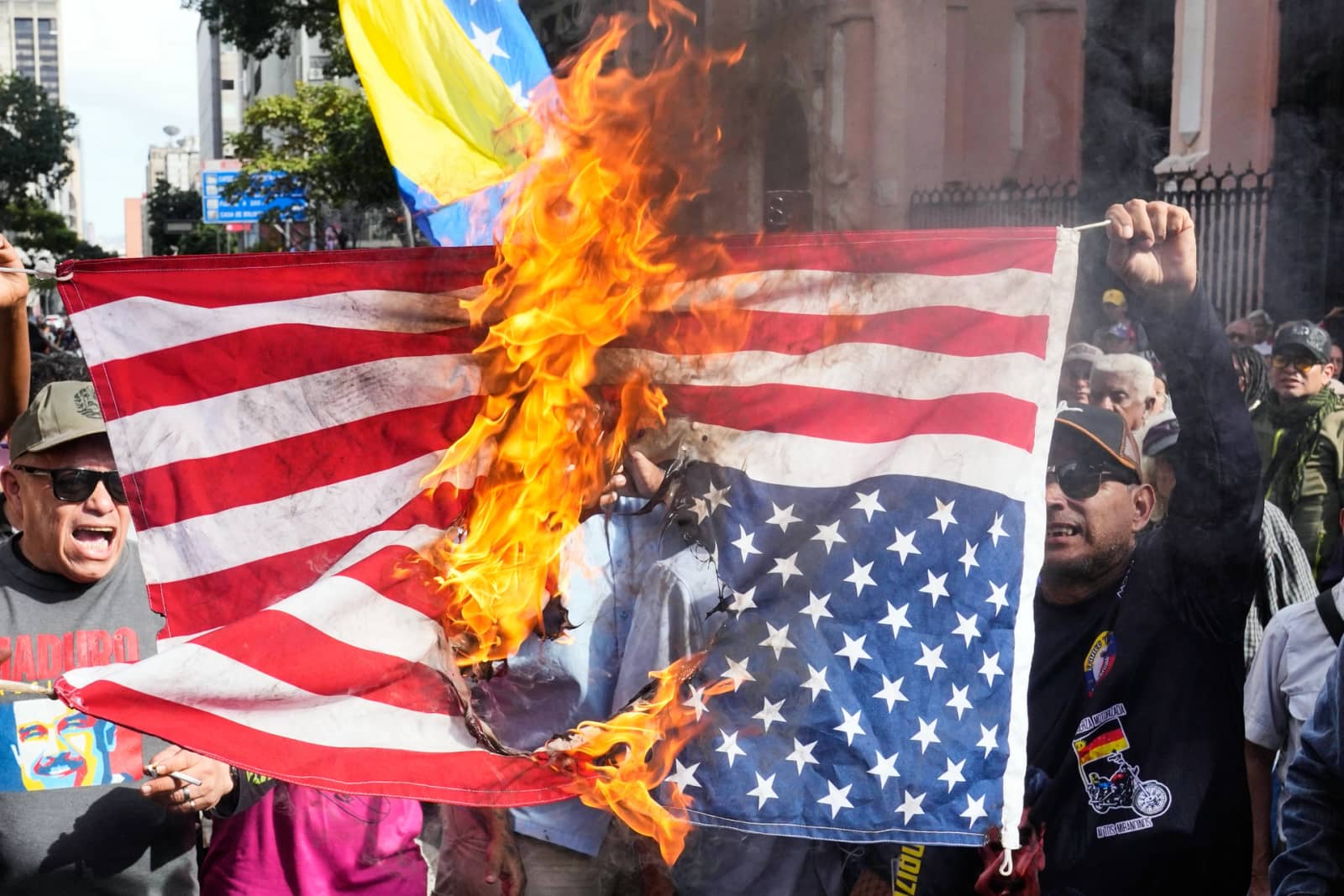 Трамптың Венесуэлаға шабуылы әлемді өзгертуі мүмкін: Әлімдік сарапшылар не деп жатыр