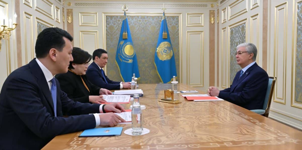 Президент Конституциялық комиссия жетекшілерімен жұмыс кеңесін өткізді