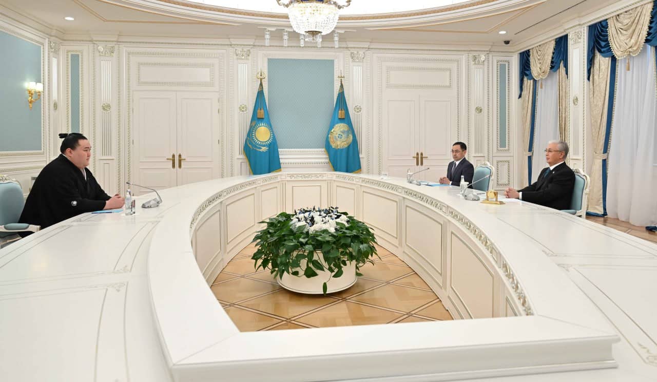 «Сізді Жапония императоры таниды»: Тоқаев қазақ сумошысымен кездесті