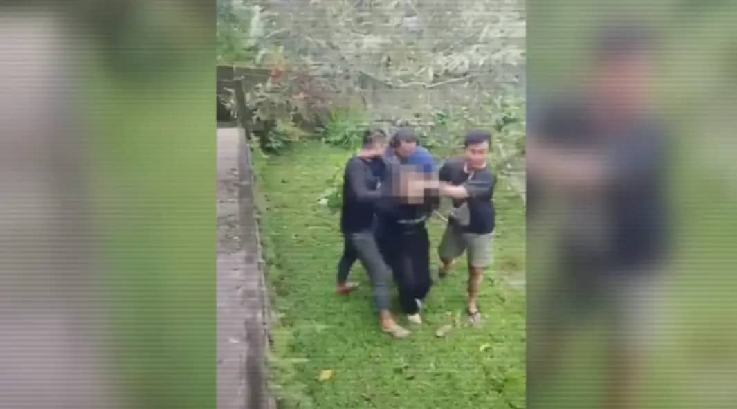 Появилось видео задержания подозреваемого в двойном убийстве из Атырау в Индонезии