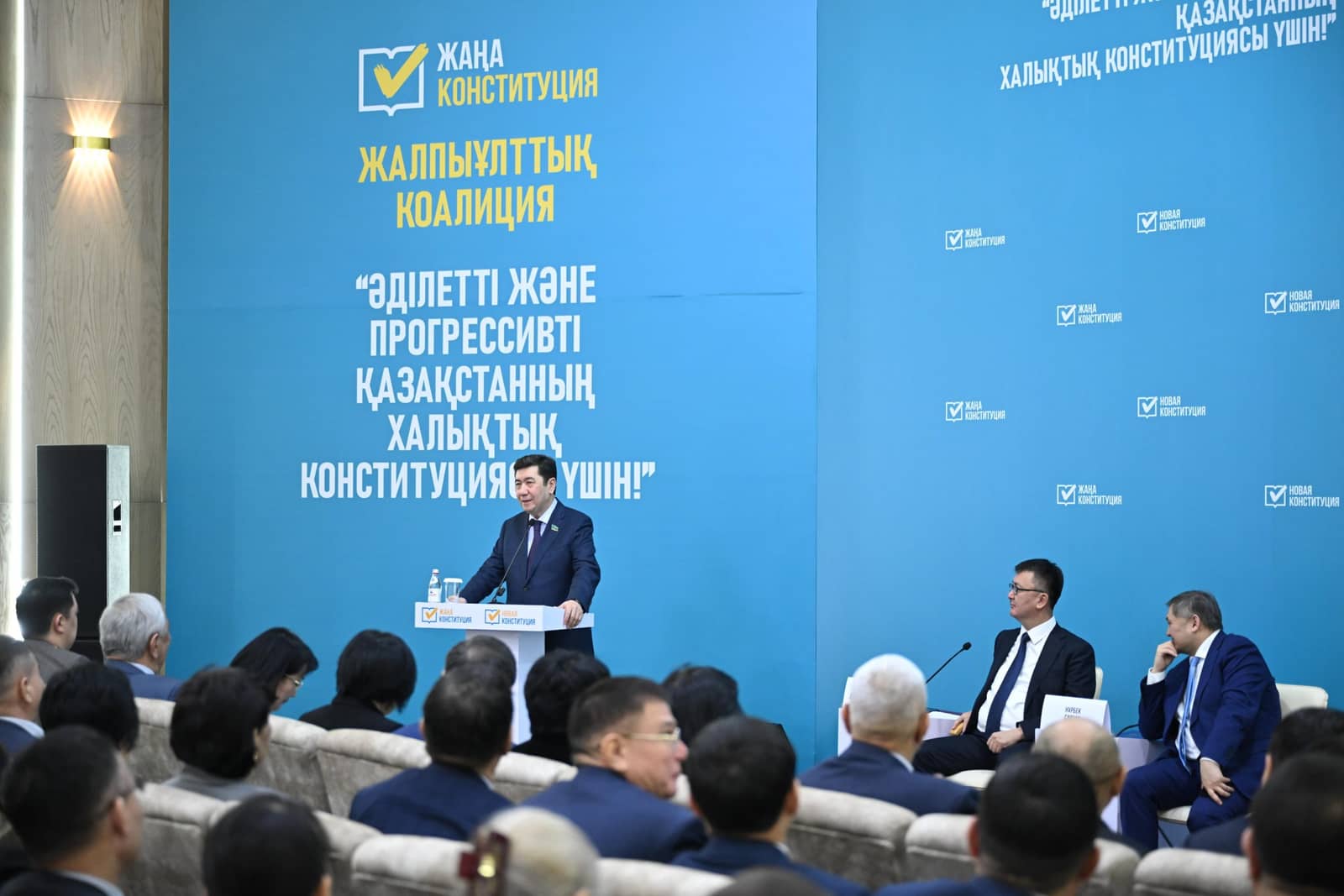 Халықтық Конституция үшін коалициясы Шымкент тұрғындарының сұрақтарына жауап берді